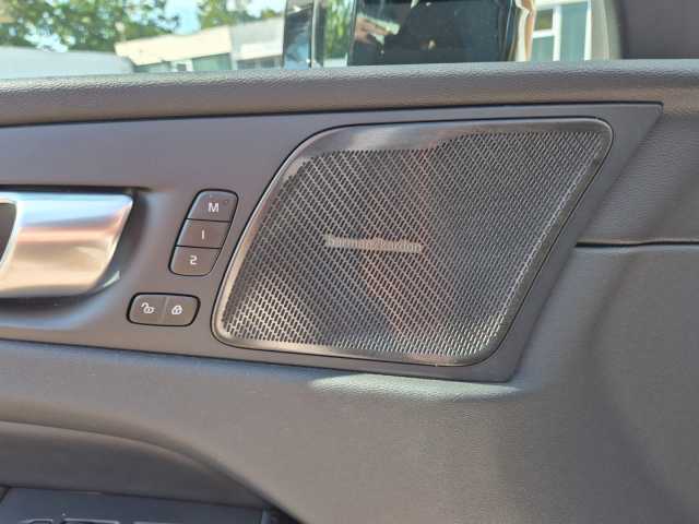 Volvo  Ultimate Dark AWD B4