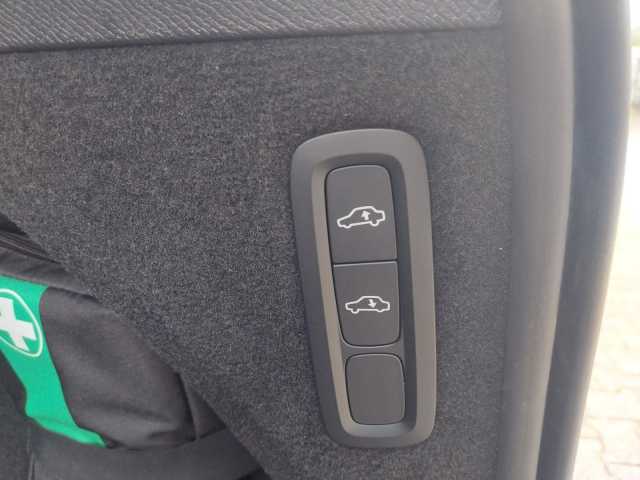 Volvo  T8 Ultra Dark Plug-In Hybrid AWD B&W Sound