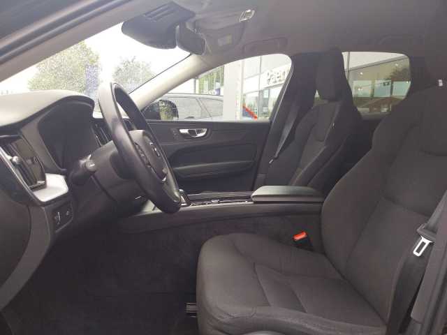 Volvo  B4 Momentum Pro AWD, AHK