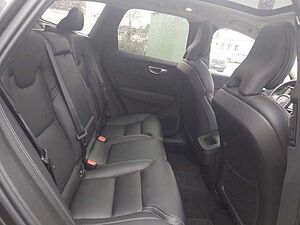 Volvo  B4 Plus Dark 2WD, AHK, ACC, Pano. ... ...