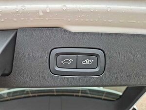 Volvo  B4  Ultra Dark