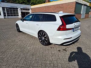 Volvo  B4  Ultra Dark