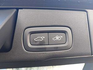 Volvo  Plus Black Edition Recharge Plug-In Hybrid
