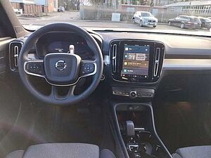Volvo  B4 Plus Dark 2WD
