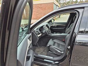 Volvo  Ultra Dark T8 Recharge Plug-In Hybrid AWD
