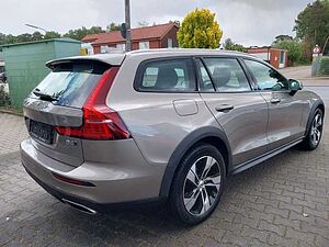 Volvo  B4 D AWD Pro Auto