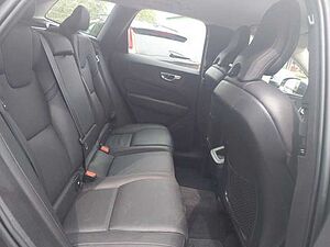 Volvo  B4 Momentum Pro 2WD