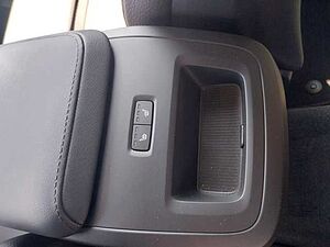 Volvo  B4 Plus Dark 2WD
