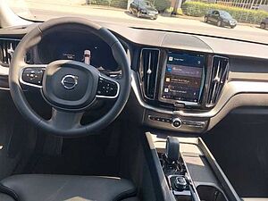 Volvo  B4 Plus Dark 2WD