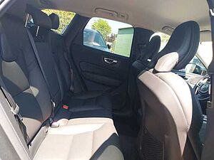 Volvo  B4 Plus Dark 2WD