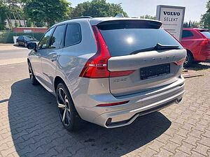 Volvo  B4 Plus Dark 2WD