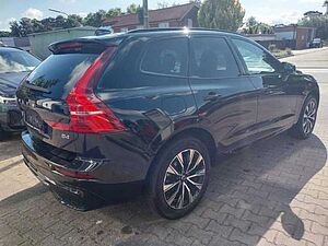 Volvo  B4 Plus Dark 2WD 'Panoramadach'