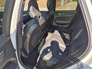Volvo  Ultimate Dark AWD B4