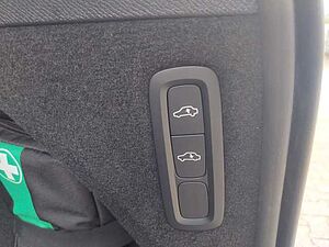 Volvo  T8 Ultra Dark Plug-In Hybrid AWD B&W Sound