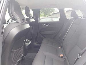 Volvo  B4 Momentum Pro AWD, AHK