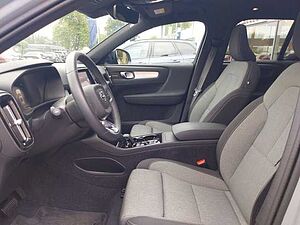 Volvo  B4 Plus Dark 2WD ACC Panoramadach