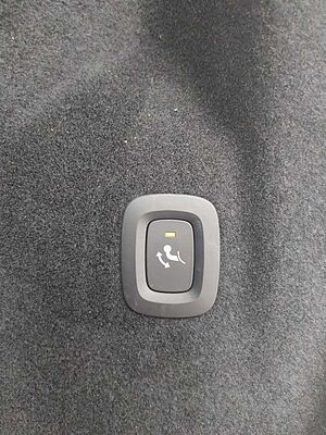 Volvo  B4 Momentum Pro AWD, AHK