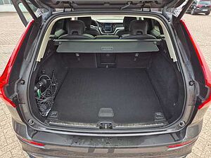Volvo  Plus Dark Recharge Plug-In Hybrid AWD