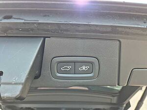 Volvo  Plus Dark Recharge Plug-In Hybrid AWD