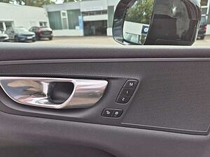 Volvo  Plus Dark Recharge Plug-In Hybrid AWD