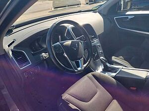 Volvo  D4 Momentum 2WD