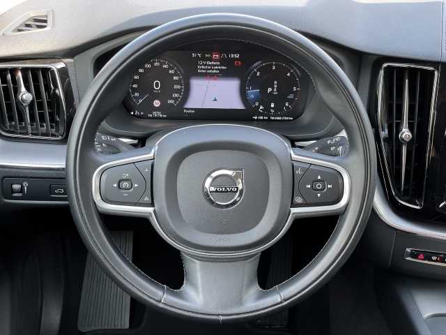 Volvo  Momentum Pro AWD B4 Diesel EU6d Allrad Navi Leder digitales Cockpit Soundsystem