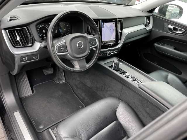 Volvo  Momentum Pro AWD B4 Diesel EU6d Allrad StandHZG Navi Leder digitales Cockpit