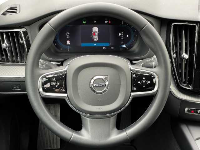 Volvo  Plus Dark 2WD B4 Benzin EU6d digitales Cockpit Memory Sitze Soundsystem LED