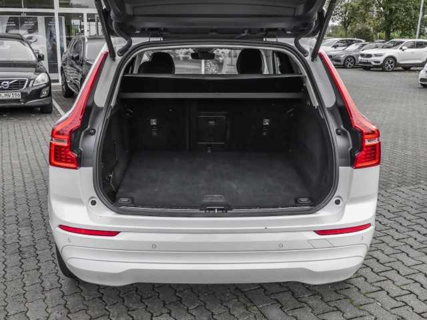 Volvo  Core 2WD B4 Benzin EU6d digitales Cockpit Memory Sitze Soundsystem LED Scheinwer