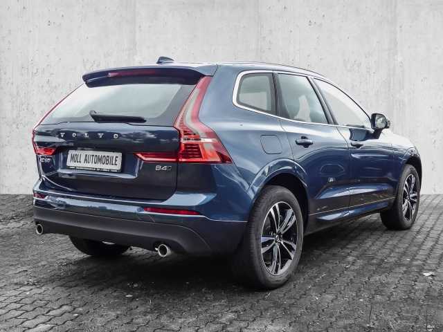 Volvo  Momentum Pro AWD B4 Diesel EU6d Allrad StandHZG Navi digitales Cockpit Soundsyst