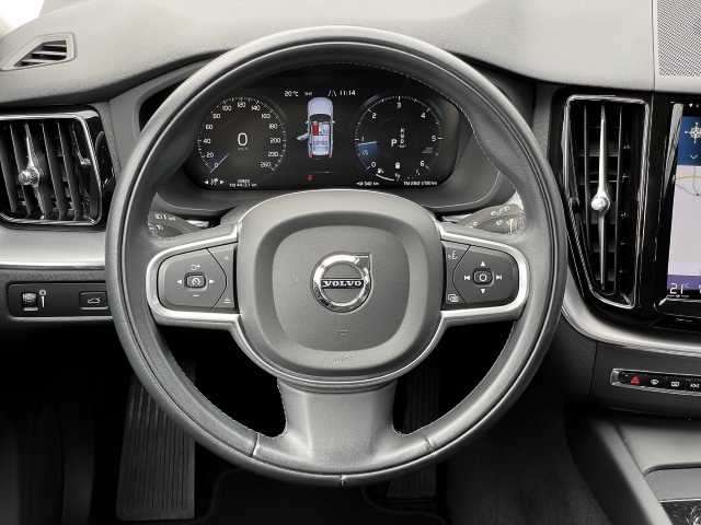 Volvo  Momentum Pro AWD B4 Diesel EU6d Allrad StandHZG Navi Leder digitales Cockpit