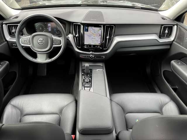 Volvo  Momentum Pro AWD B4 Diesel EU6d Allrad StandHZG Navi Leder digitales Cockpit