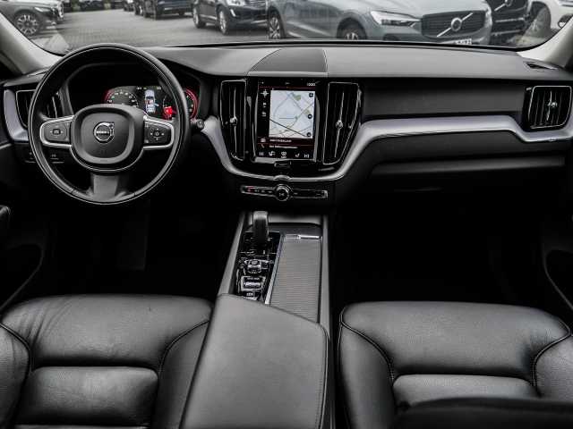 Volvo  Momentum Pro AWD B4 Diesel EU6d Allrad StandHZG Navi Leder digitales Cockpit