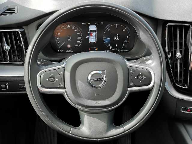 Volvo  Momentum Pro AWD B4 Diesel EU6d Allrad Navi Leder digitales Cockpit Soundsystem