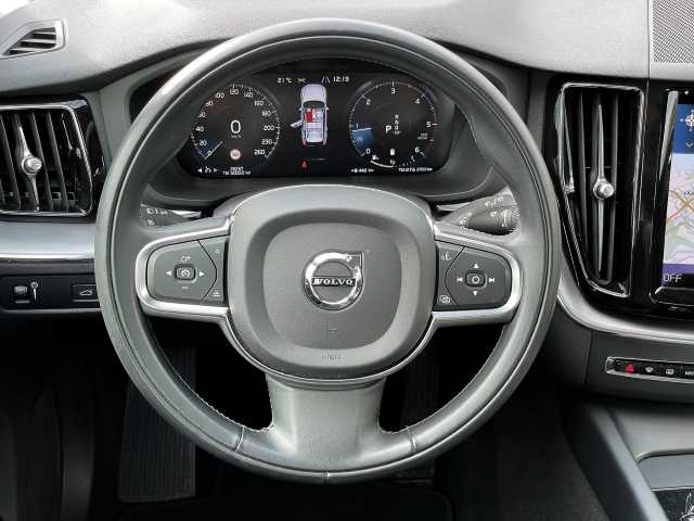 Volvo  Momentum Pro AWD B4 Diesel EU6d Allrad StandHZG Navi digitales Cockpit Soundsyst