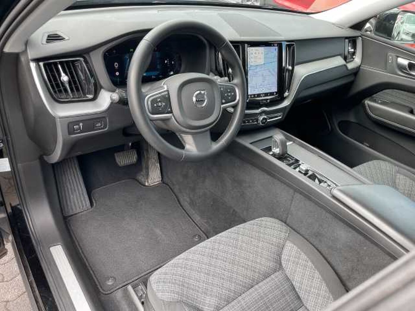 Volvo  Momentum Pro 2WD B4 Diesel EU6d AHK digitales Cockpit Soundsystem LED Sperrdiff.