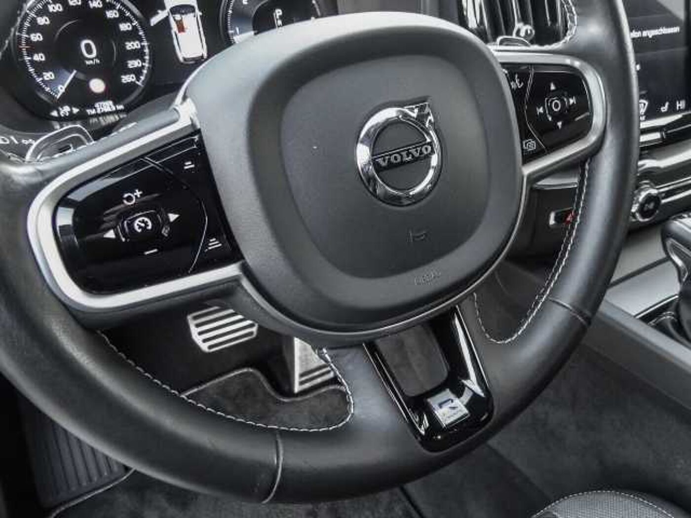 Volvo  R Design 2WD D4 EU6d-T HUD Navi digitales Cockpit Memory Sitze Soundsystem Harma