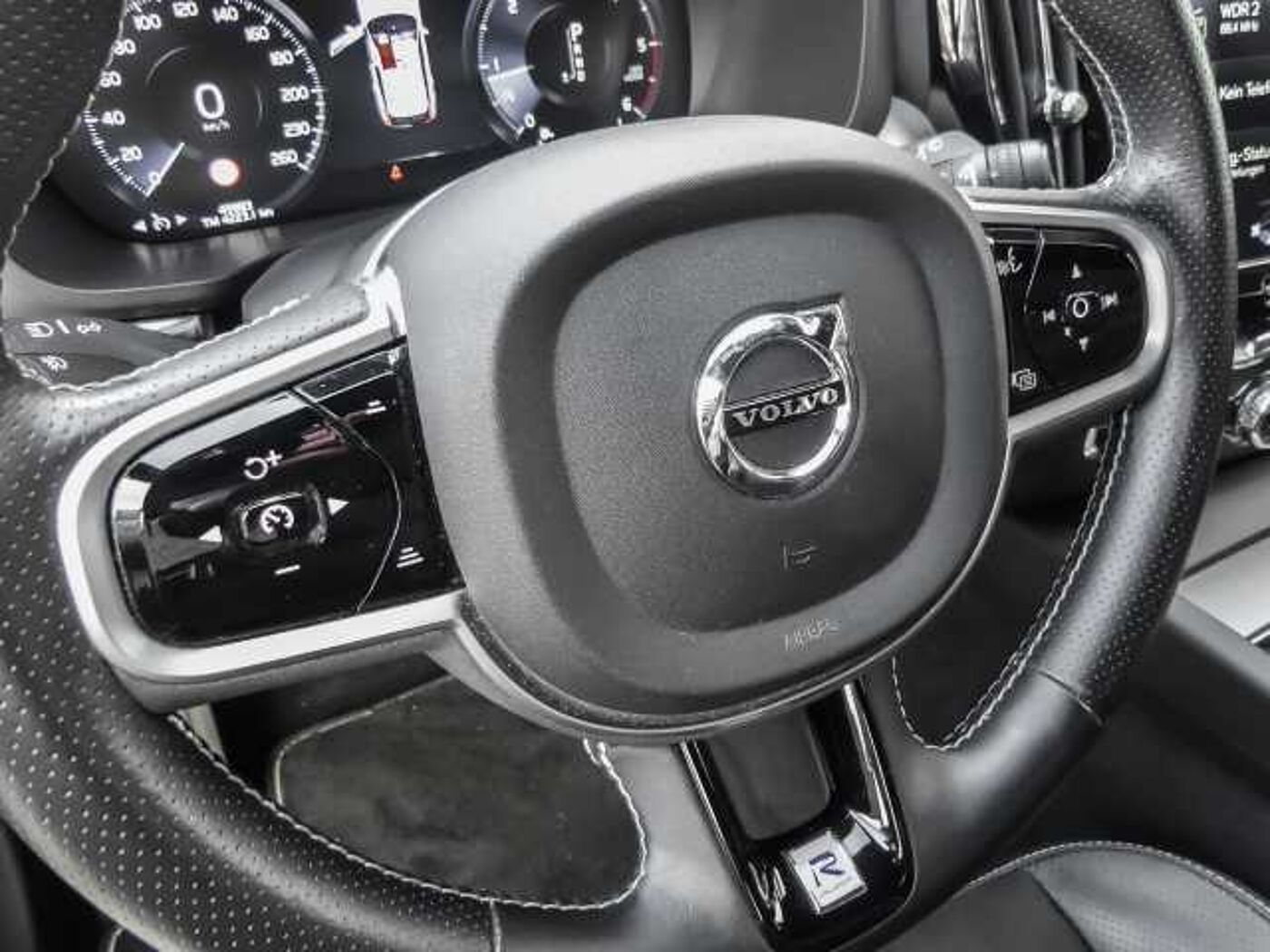 Volvo  R Design 2WD D4 EU6d-T Navi digitales Cockpit Soundsystem HarmanKardon LED Kurve