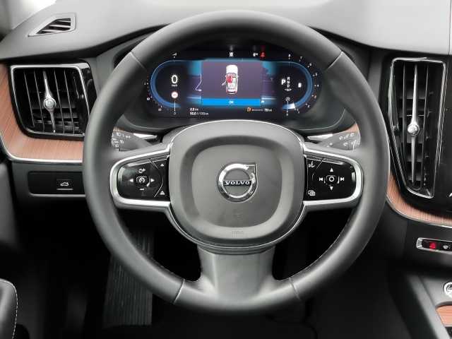 Volvo  Plus Dark 2WD B4 Benzin EU6d StandHZG AHK digitales Cockpit Memory Sitze Soundsy