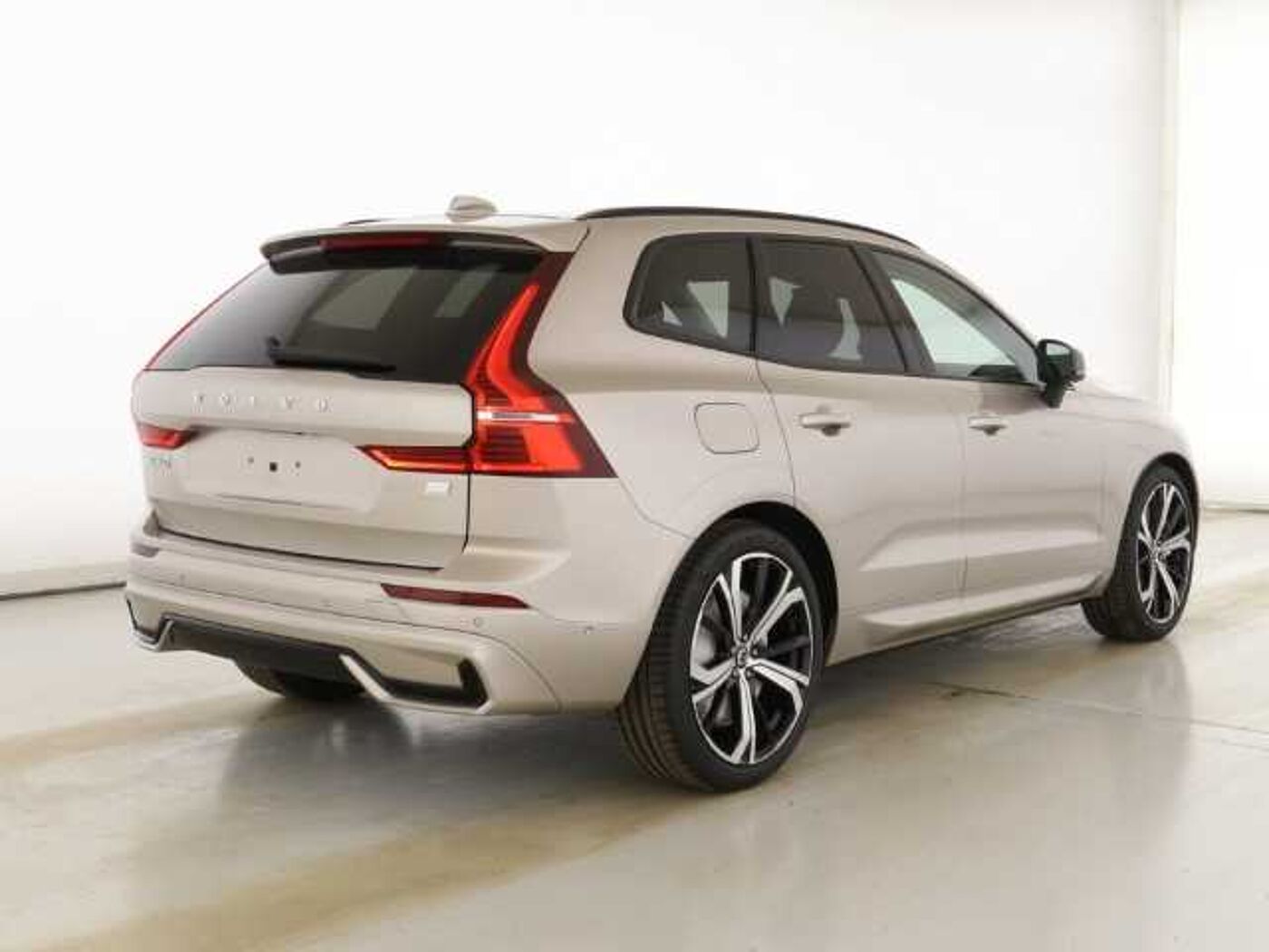 Volvo  Plus Dark Recharge Plug-In Hybrid AWD T6 Twin Engine EU6d AD StandHZG AHK digita