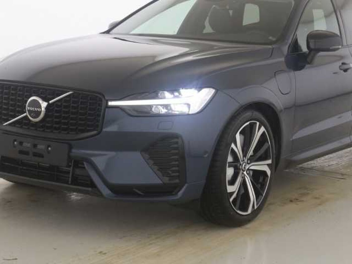 Volvo  Plus Dark Recharge Plug-In Hybrid AWD T6 Twin Engine EU6d AD StandHZG AHK digita