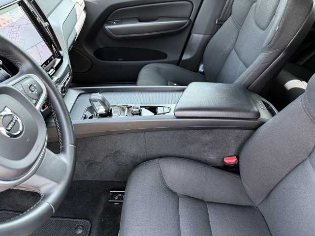 Volvo  Momentum Pro 2WD B4 Diesel EU6d AHK digitales Cockpit Soundsystem LED Kurvenlich