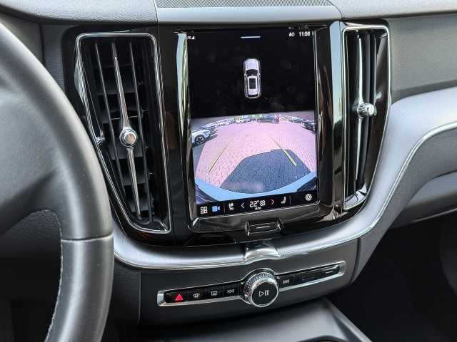 Volvo  Momentum Pro 2WD B4 Diesel EU6d AHK digitales Cockpit Soundsystem LED Kurvenlich