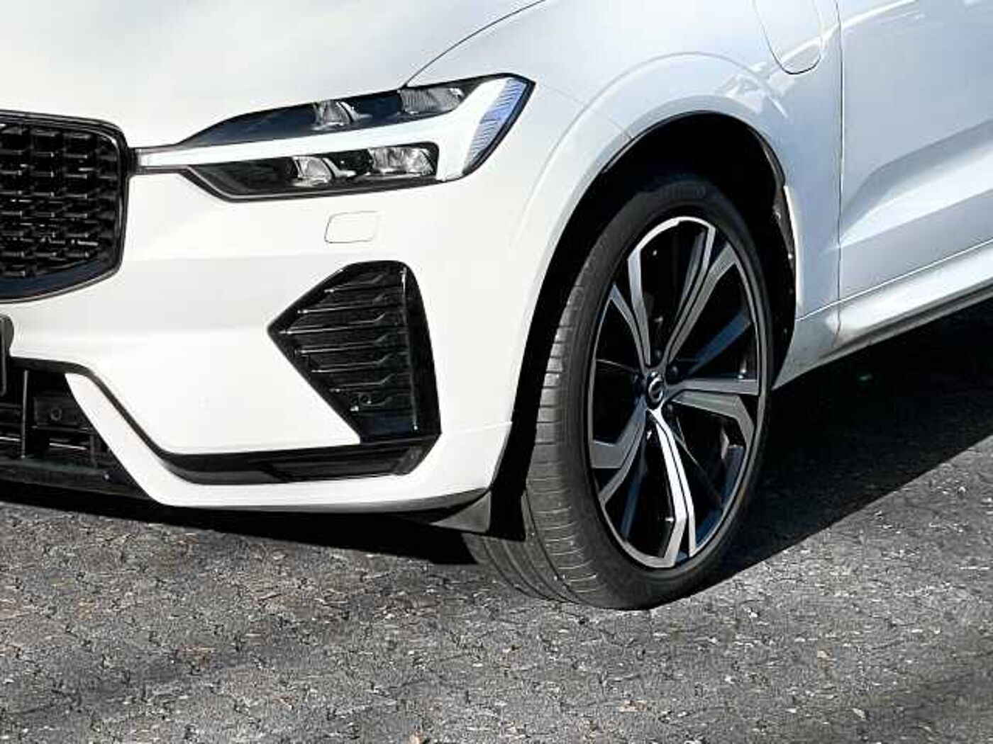 Volvo  R Design Recharge Plug-In Hybrid AWD T6 Twin Engine EU6d StandHZG AHK Leder digi