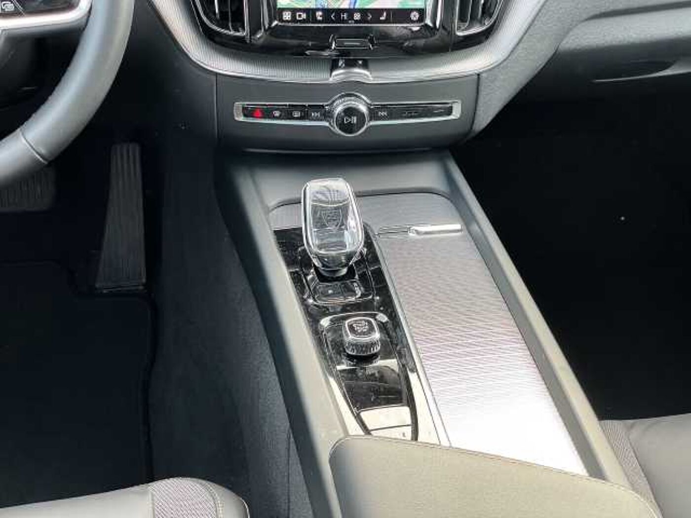 Volvo  Plus Black Edition AWD B5 Benzin EU6d Leder digitales Cockpit Memory Sitze Sound