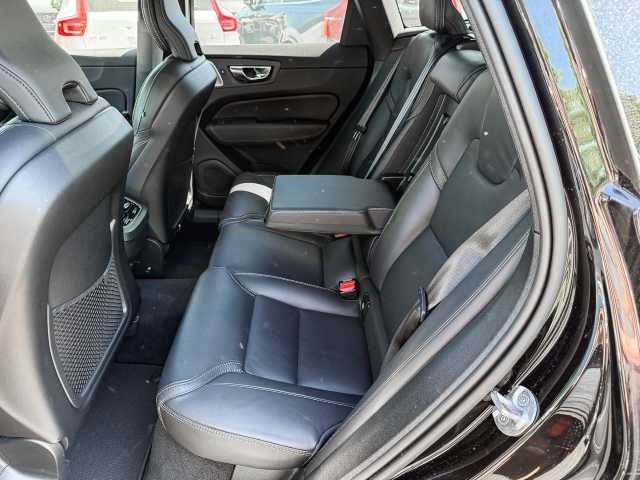 Volvo  Ultra Black Edition AWD B5 Benzin EU6e HUD Leder digitales Cockpit Memory Sitze