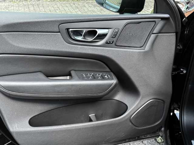 Volvo  Plus Black Edition AWD B5 Benzin EU6d AHK digitales Cockpit Memory Sitze Soundsy
