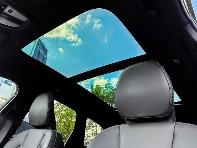 Volvo  Plus Black Edition AWD B5 Benzin EU6d AHK digitales Cockpit Memory Sitze Soundsy