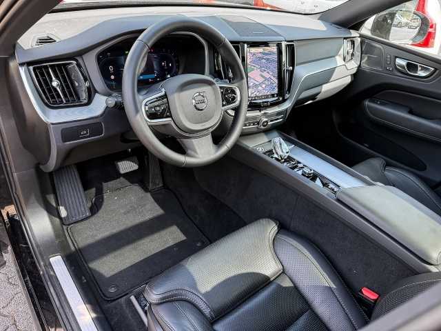 Volvo  Plus Black Edition AWD B5 Benzin EU6d AHK digitales Cockpit Memory Sitze Soundsy