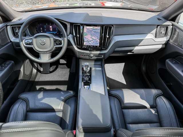 Volvo  Plus Black Edition AWD B5 Benzin EU6d AHK digitales Cockpit Memory Sitze Soundsy